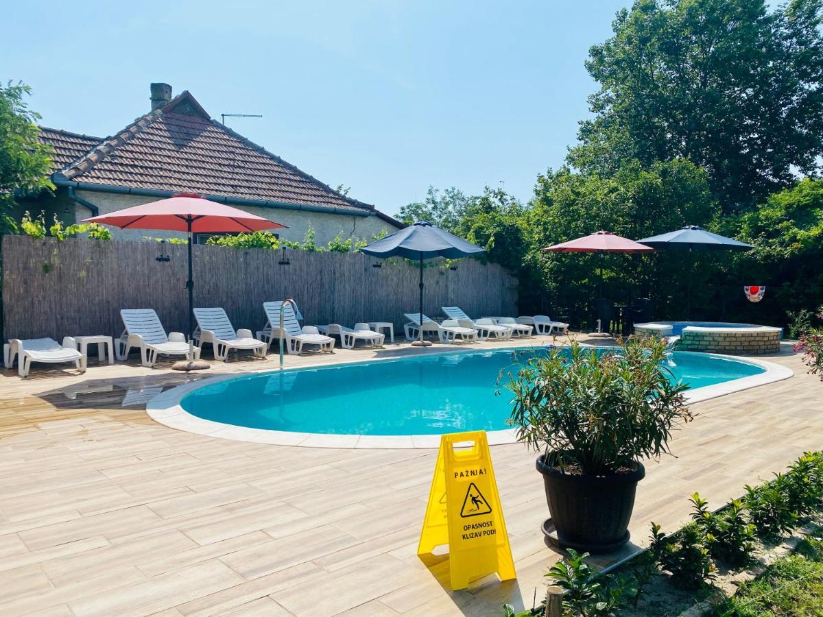 Villa Larus Palic Exterior photo